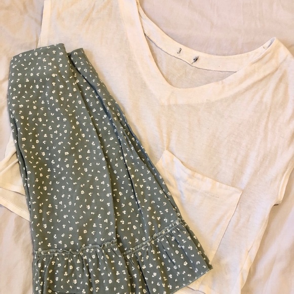 Brandy Melville Skirt - Picture 3 of 3